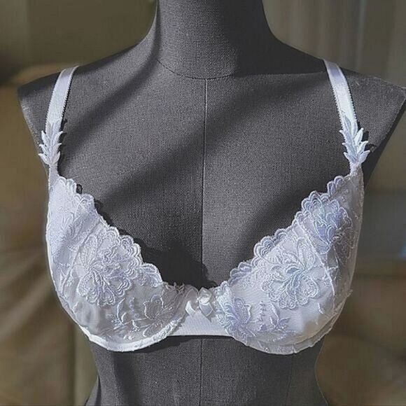 Triumph white floral lace underwire lined unpadded bra 38C - Picture 2 of 16